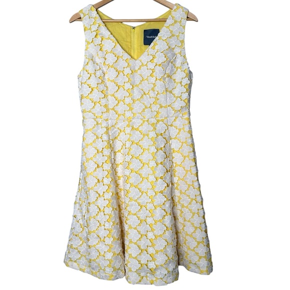 Modcloth Bliss in Attendance Lace Dress Size Large - Picture 2 of 9